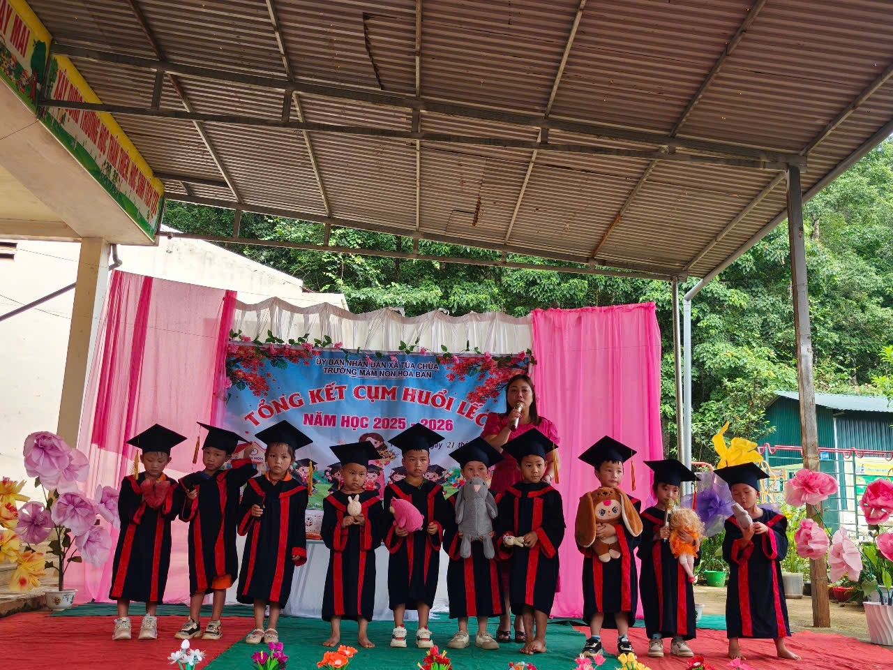 'A group of children wearing graduation gowns and hats

Description automatically generated'